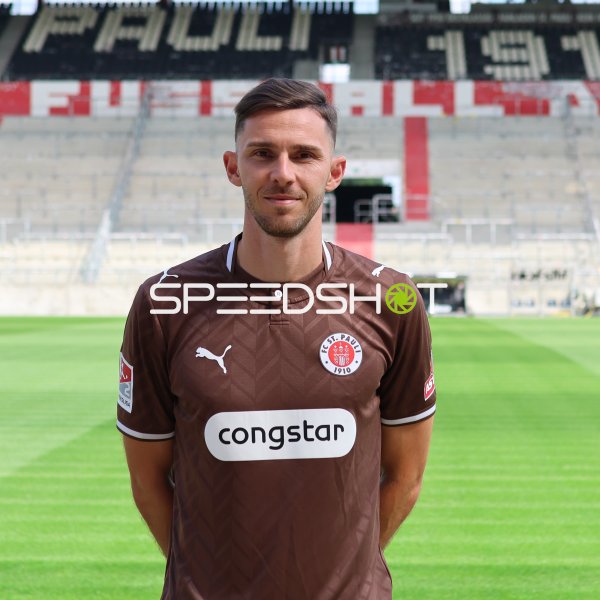 Branimir Hrgota (#10; FC St. Pauli)