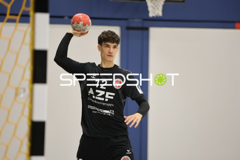 Catalin Haidu (#12; DHK Flensborg) beim Wurfansatz in der Wikinghalle