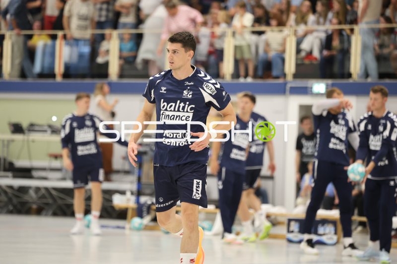 Aymeric Minne beim Aufwärmen in der Wikinghalle Handewitt