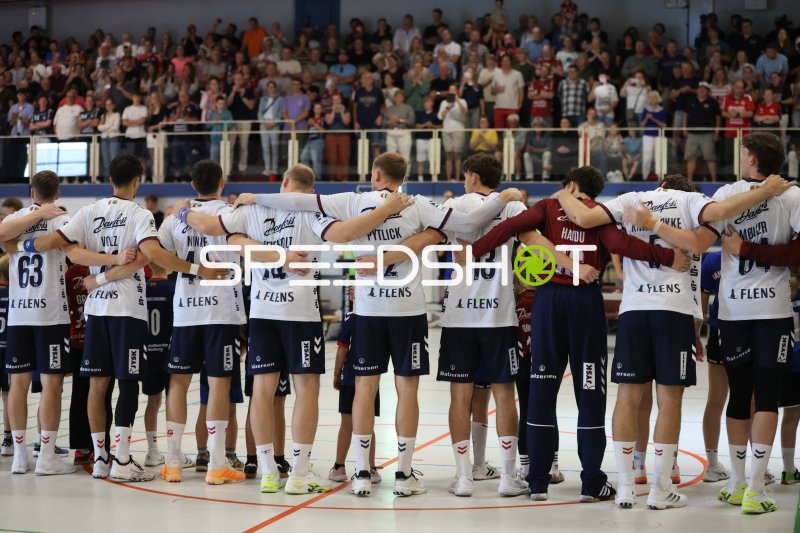 SG Flensburg-Handewitt: Mannschaftskreis vor dem Spiel in der Wikinghalle