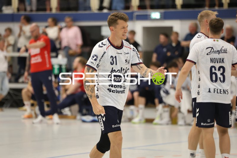 Emil Jakobsen (#31; SG Flensburg Handewitt) und Domen Novak (#63) in der Wikinghalle
