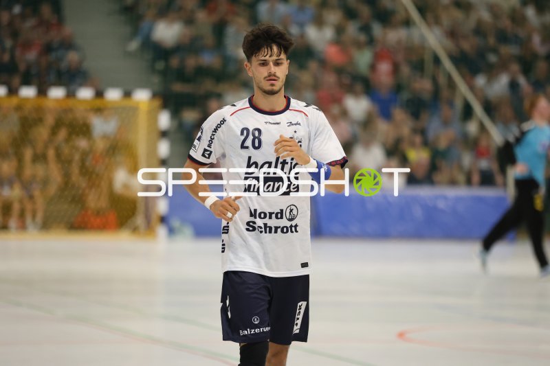Patrick Volz (#28; SG Flensburg Handewitt) läuft in der Wikinghalle