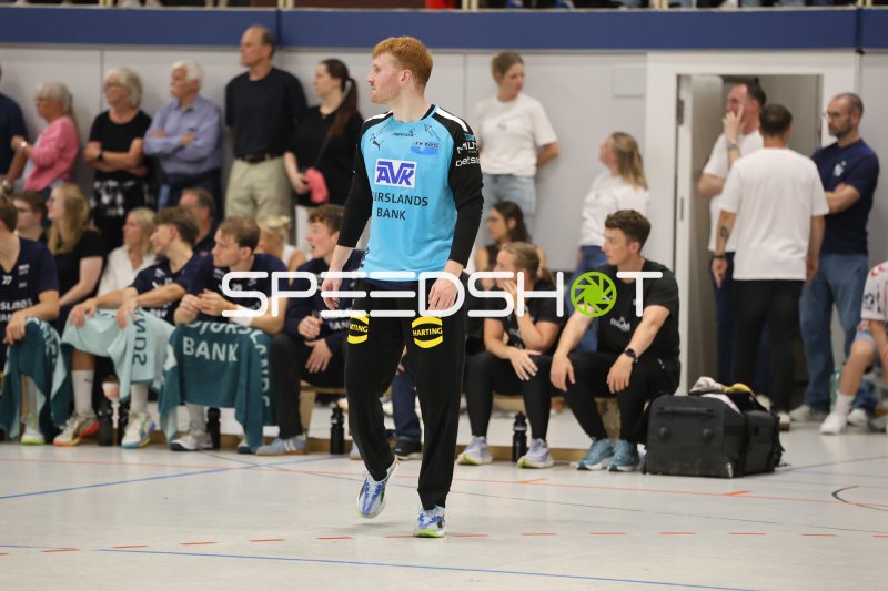 Magnus Brandbyge (Skanderborg Aarhus) läuft vor der Teambank