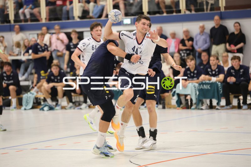 Aymeric Minne (#44; SG Flensburg Handewitt) beim Wurf gegen Skanderborg