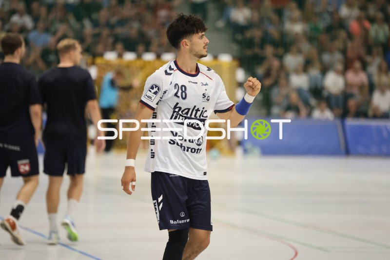 Patrick Volz (#28; SG Flensburg Handewitt) beim Jubel in der Wikinghalle