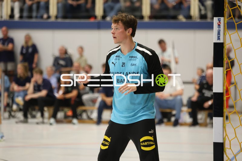 Magnus Kjaersgaard Petersen (#21; Skanderborg Aarhus Håndbold) im Spielgeschehen
