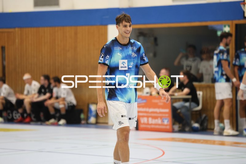 Julian Köster (#7, THW Kiel) beim Testspiel in Hohn