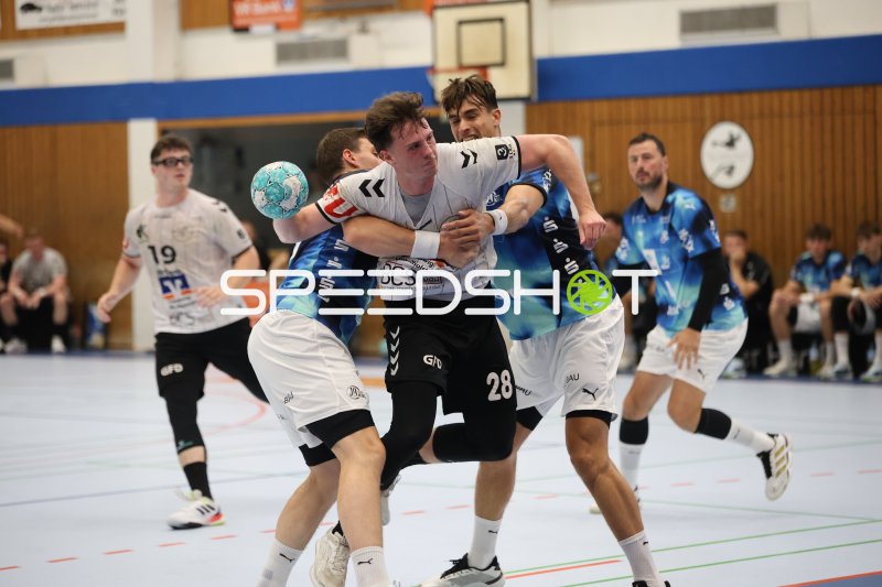 Julian Köster und Lukas Laube im Zweikampf – THW Kiel gegen HSG Eider Harde