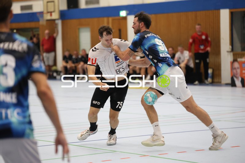 Tjorben Heckel (#75; HSG Eider Harde) im Zweikampf gegen Veron Nacinovic (#93; THW Kiel)