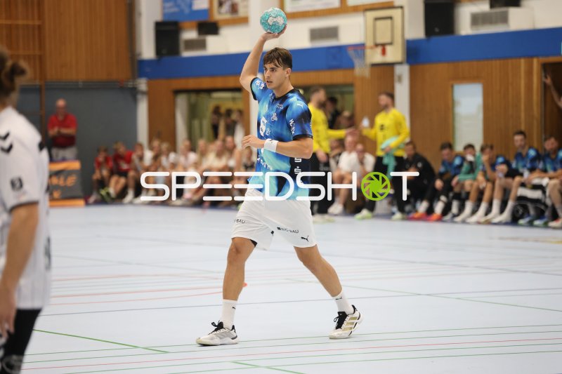 Julian Köster beim Wurfansatz in der Werner-Kuhrt-Halle