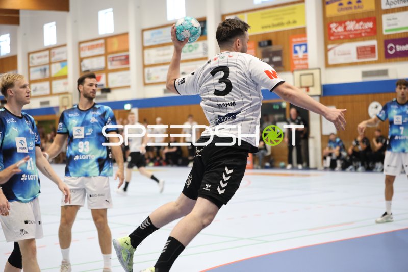 Hauke Frahm (#3; HSG Eider Harde) beim Sprungwurf gegen THW Kiel
