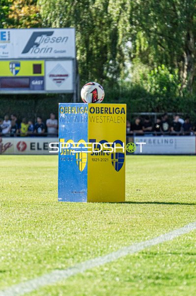 Oberliga Westfalen – Jubiläumssäule mit Spielball im Hamalandstadion Vreden