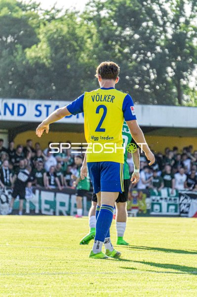 Völker (#2; SpVgg Vreden) gibt Anweisung im Heimspiel