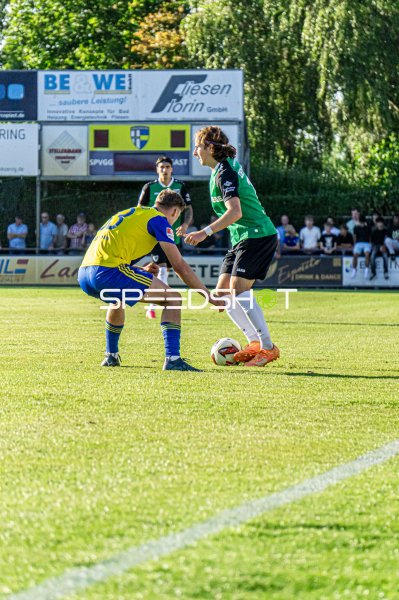 Zweikampf im Hamalandstadion Vreden beim Fußballspiel