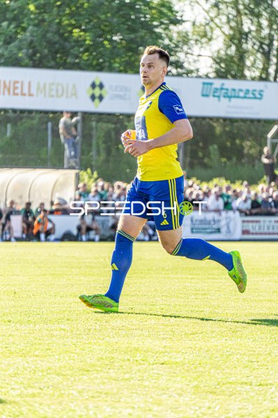 Spieler (#6) läuft im Hamalandstadion Vreden