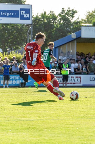 Breuer (#1) beim Abschlag im Hamalandstadion Vreden
