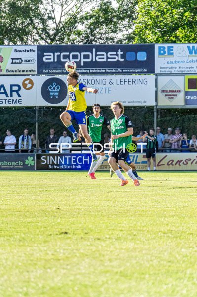 Kopfball-Duell im Hamalandstadion Vreden