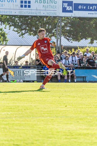 Torwart beim Abschlag im Hamalandstadion Vreden