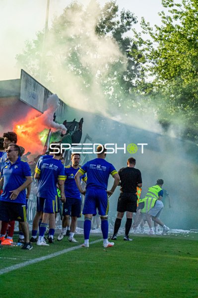 Pyrotechnik-Chaos im Hamalandstadion Vreden bei Spielunterbrechung