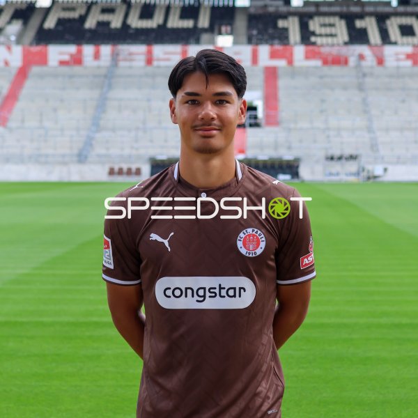 FC St. Pauli Spieler beim offiziellen Mannschaftsfoto