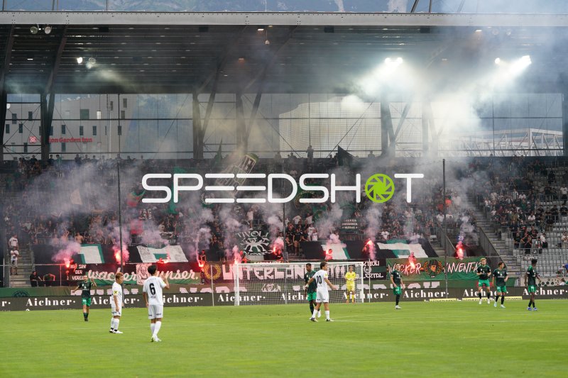 Pyro-Stimmung der FC Wacker Fans im Tivoli Innsbruck