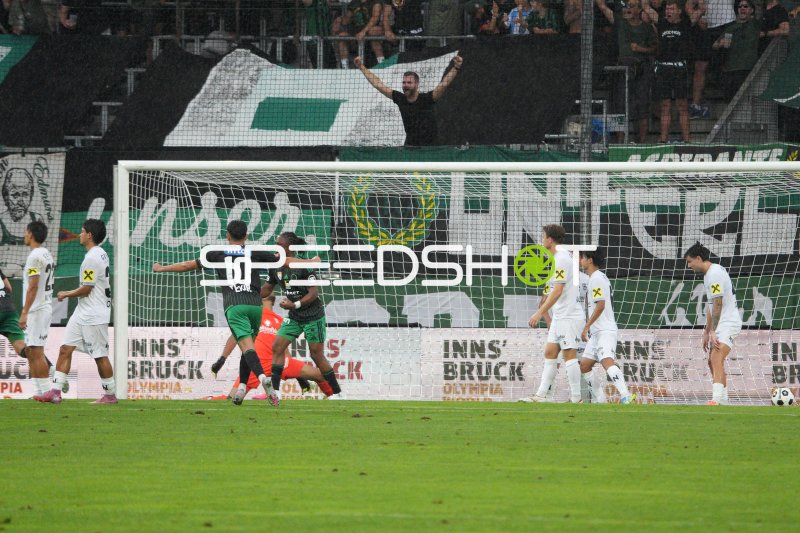 Rami Tekir (#10; FC Wacker) jubelt nach Torerfolg im Tivoli