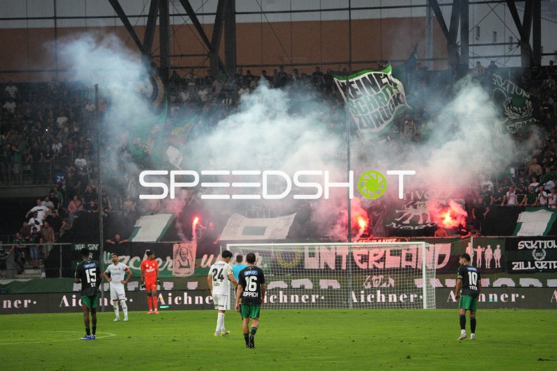 Pyrotechnik-Spektakel der Wacker-Fans im Tivoli Innsbruck