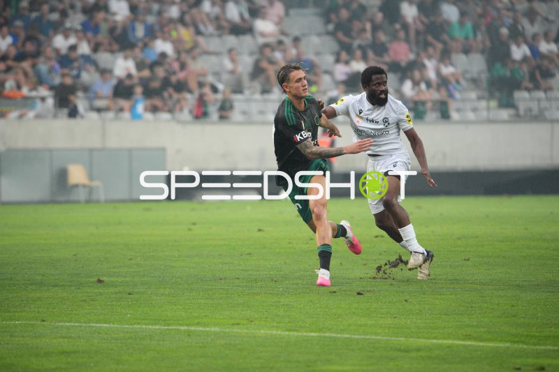 Zweikampf zwischen FC Wacker und Schwarz Weiß Bregenz im Tivoli