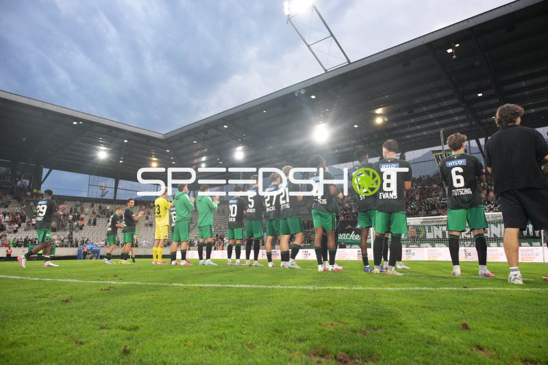 FC Wacker feiert mit den Fans im Tivoli Innsbruck