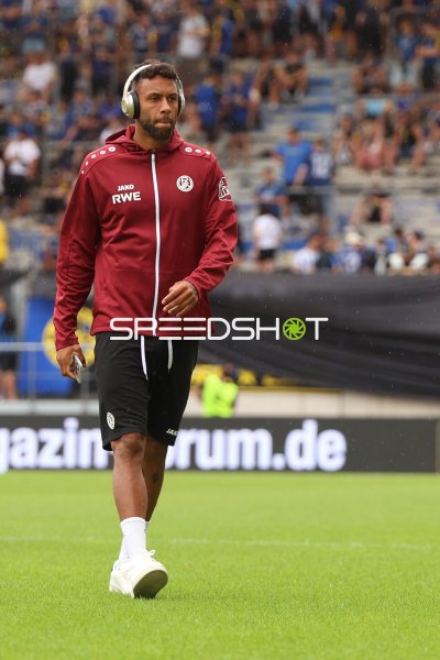 Ruben Reisig (Rot-Weiss Essen) beim Einlaufen im Ludwigsparkstadion