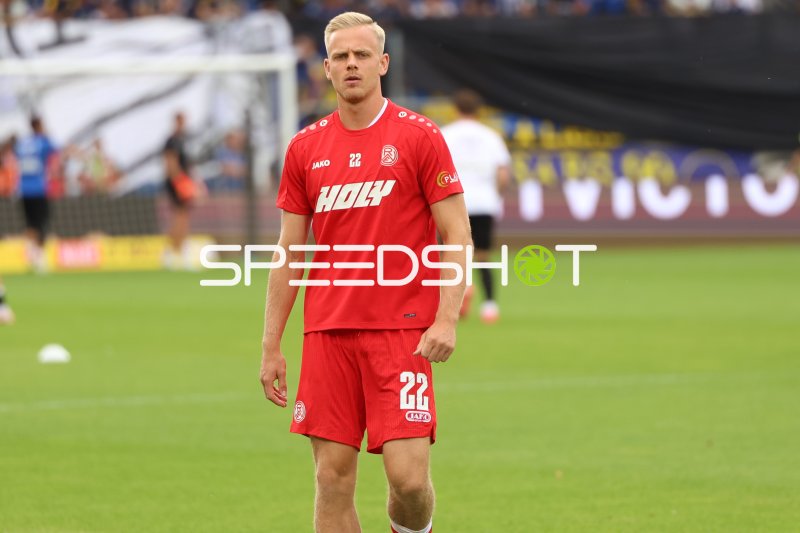 Janne Sietan (#22; Rot-Weiss Essen) auf dem Spielfeld