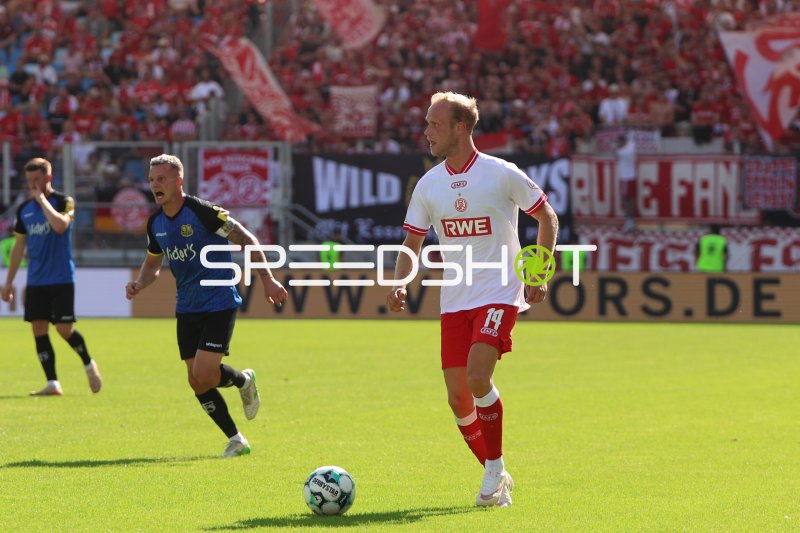 Lucas Brumme (Rot-Weiss Essen) am Ball im Ludwigsparkstadion.