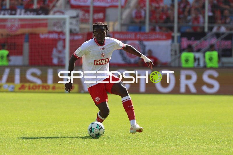 Rot-Weiss Essen Spieler am Ball im Ludwigsparkstadion