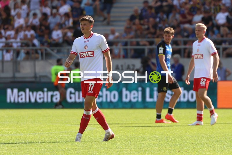 Semir Telalović (#17; Rot-Weiss Essen) im Spielgeschehen im Ludwigsparkstadion