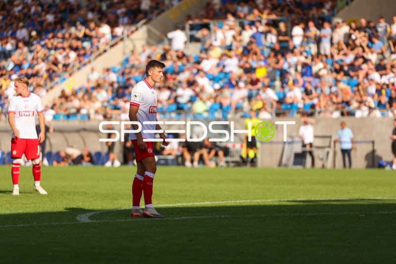 Semir Telalović (Rot-Weiss Essen) konzentriert im Spielgeschehen
