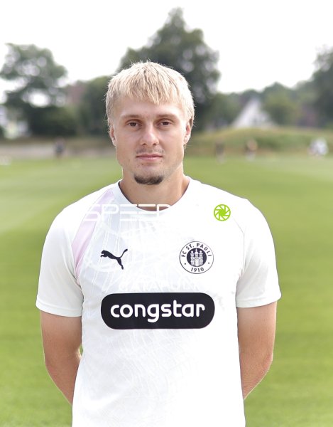 Rony Jansson (#2; FC St. Pauli) – Porträt am Trainingsgelände