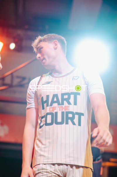Spieler mit 'Hart of the Court'-Trikot bei Veranstaltung in Ulm