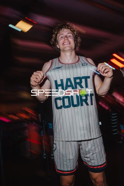 Basketballspieler feiert jubelnd in Ulm