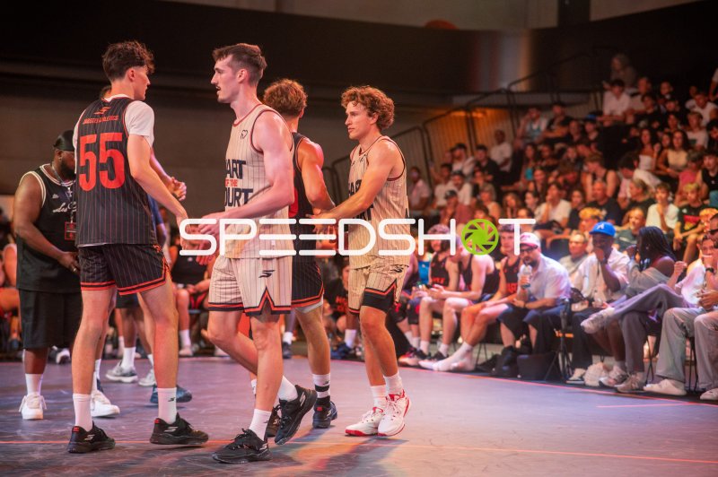 Spieler #55 im Körperkontakt beim Basketball-Event in Ulm