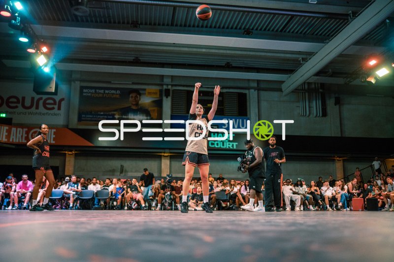 Wurfaktion beim Hart of the Court Basketball-Event in Ulm