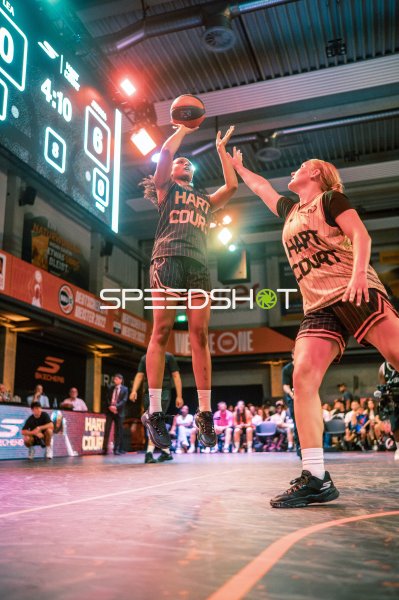Wurfaktion beim Hart of Court Basketball-Event in Ulm