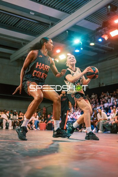 Zweikampf beim Hart of the Court Basketball-Event in Ulm