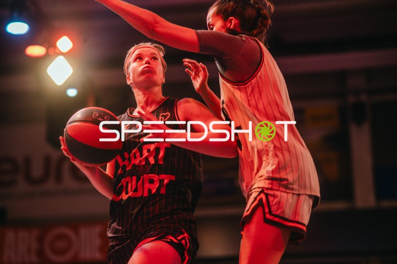Zweikampf beim Basketball-Angriff in Ulm