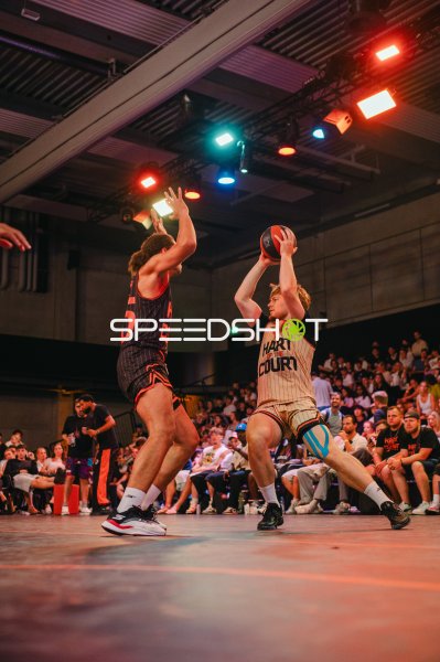 Wurf-Aktion beim Hart of the Court Basketball-Event in Ulm