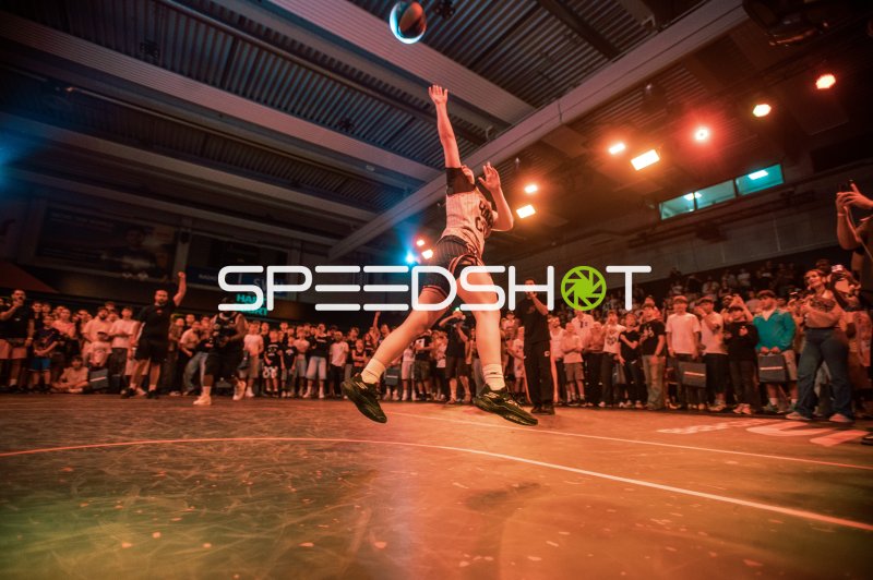Spektakulärer Sprungwurf beim Hart Court Event in Ulm