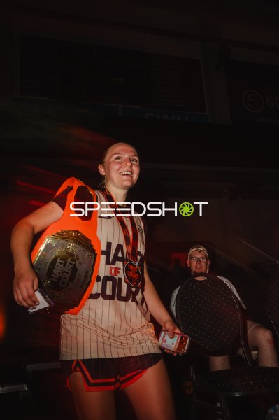Siegerin mit Championship Belt bei Hart of Court Siegerehrung in Ulm