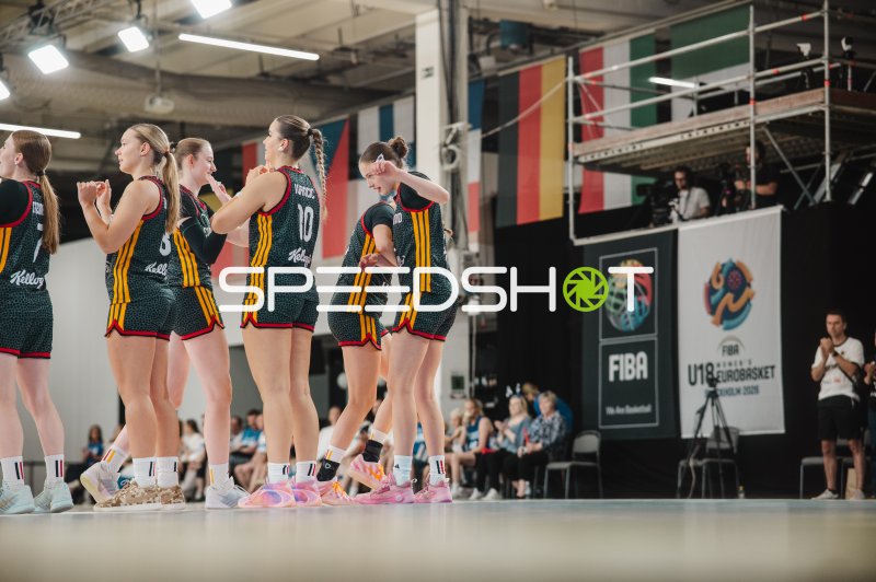 Darina Zraychenko (#8) und Frederike Askamp (#14) beim FIBA U18 Women's EuroBasket in Stockholm