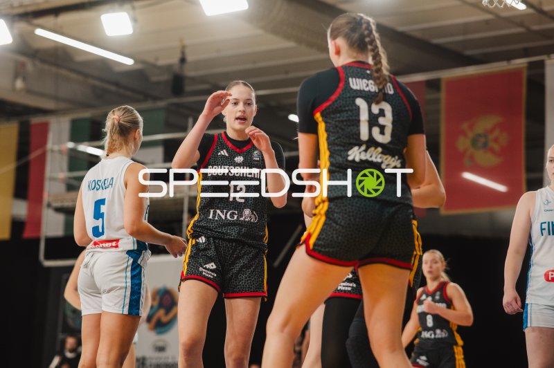 Lara Gierlich (#12; Deutschland) im Spielgeschehen gegen Finnland