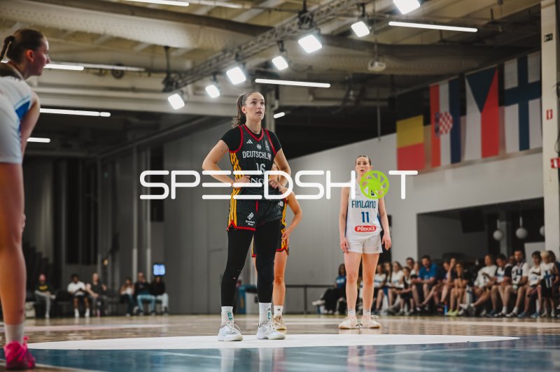 Lilli Schultze (#16; Deutschland) beim Basketball-Länderspiel in Stockholm