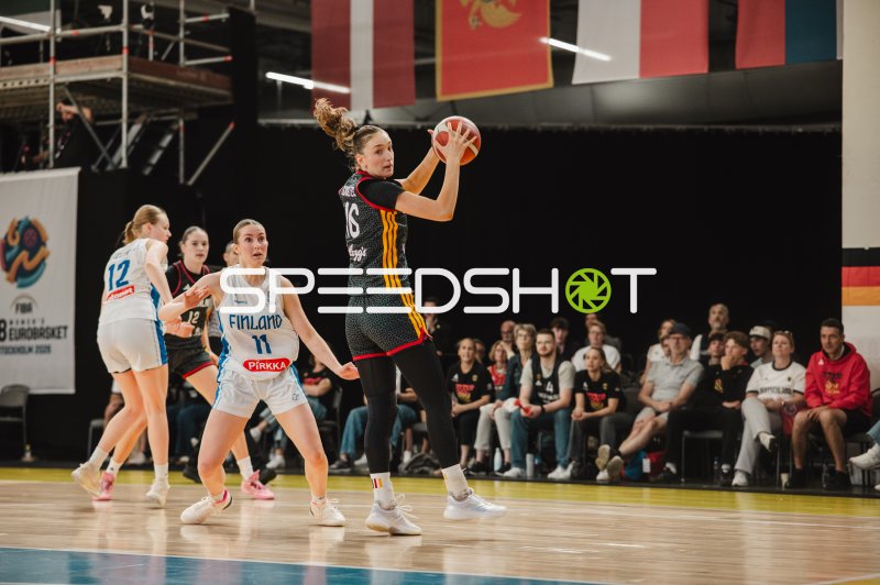 Lilli Schultze (#16; Deutschland) im Angriff beim FIBA U18 EuroBasket